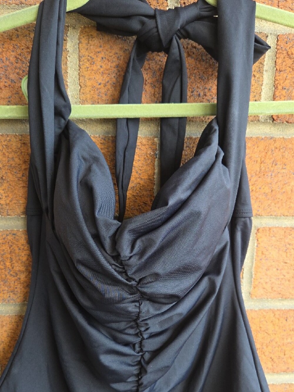 Cupshe Halter One-Piece Swimsuit - Picture 5 of 10